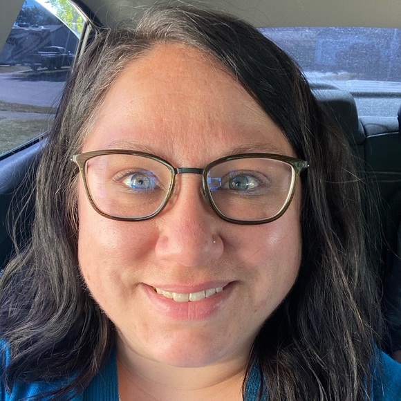 Profile Picture of Jaclynn Creek (@sandwavesandsun) on Poshmark