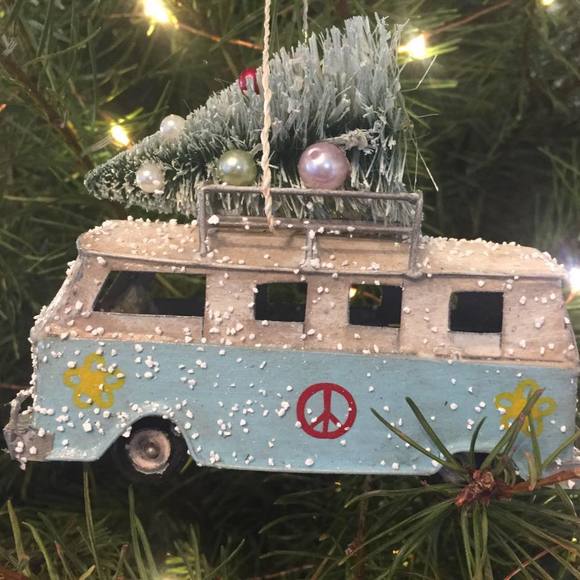 Profile Picture of Lana Goulart (@lanab76) on Poshmark