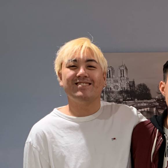 Profile Picture of Andy Huynh (@penguinholic) on Poshmark