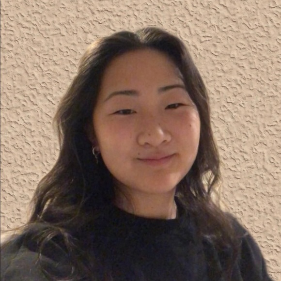 Profile Picture of Amy Higgins (@amymghiggins) on Poshmark