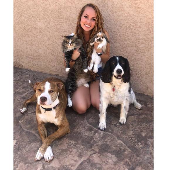 Profile Picture of Tara Chapin (@tarajjbbd) on Poshmark