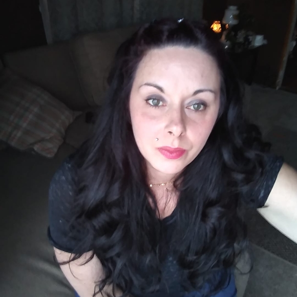 Profile Picture of Angela Parady (@angdawn84) on Poshmark