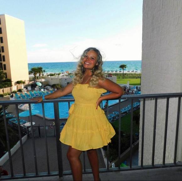 Profile Picture of Katie Bromagen (@kbromagen0002) on Poshmark