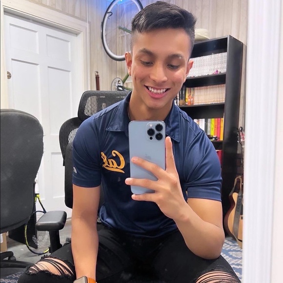 Profile Picture of Luis Rojo ozuna (@luisrojoozuna) on Poshmark