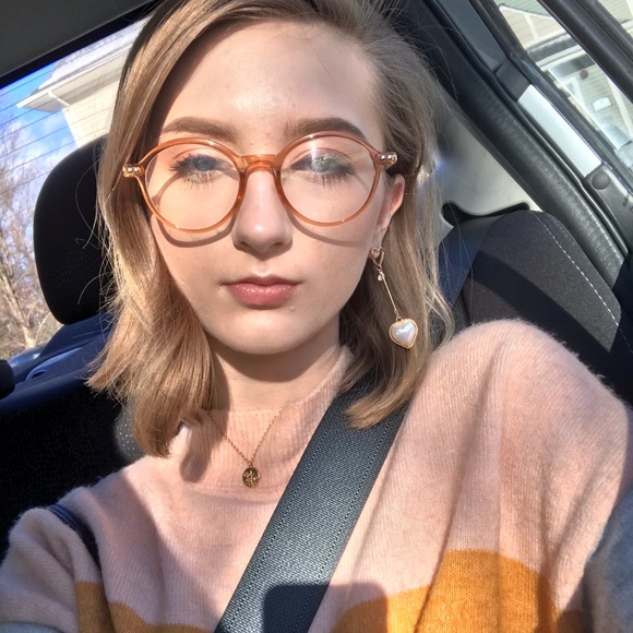 Profile Picture of Kayleigh Denmead (@pinkbeari) on Poshmark