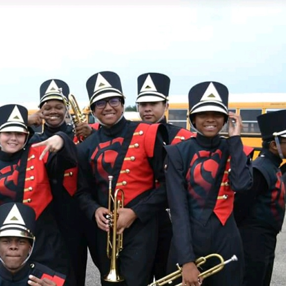 Profile Picture of Kennetta Calister (@nettabug2376) on Poshmark