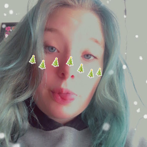 Profile Picture of Kaylynn Blevins (@kaylynnblevins) on Poshmark