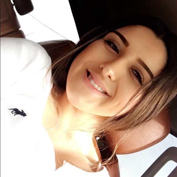 Profile Picture of Mariela Gutierrez (@heart_fashion) on Poshmark