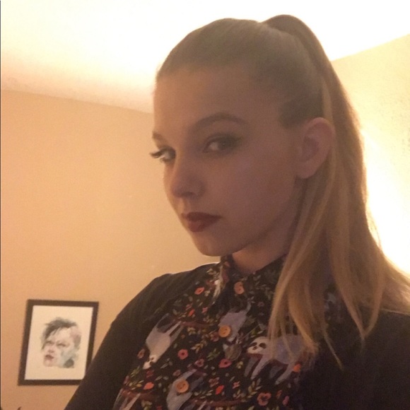 Profile Picture of Kaitlin Albrecht (@suddensight) on Poshmark