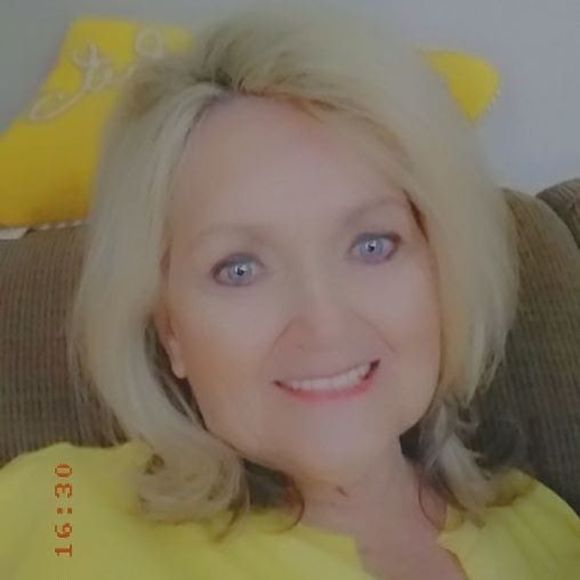 Profile Picture of Freda Mitchell (@fredamitchel571) on Poshmark
