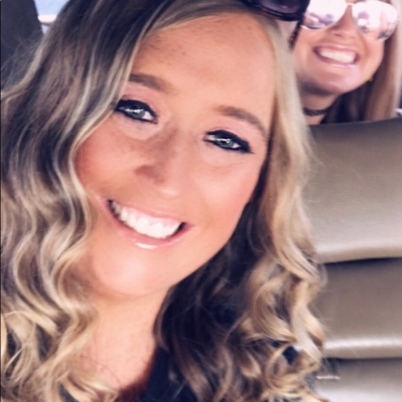 Profile Picture of Kimberly Kretchman (@kimmykretch) on Poshmark