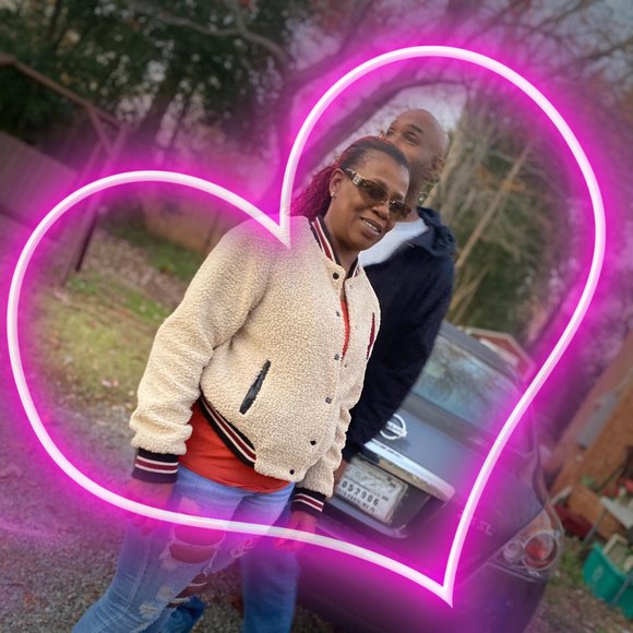 Profile Picture of Andrea Bates (@aevette) on Poshmark