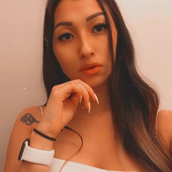 Profile Picture of Ruby Nguyen shields (@novvavelvett) on Poshmark