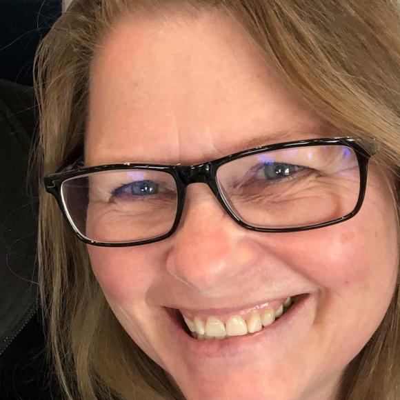 Profile Picture of Pat Schmitz (@pschmitzrn) on Poshmark