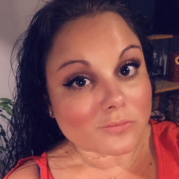 Profile Picture of Cassandra Gregg (@cgregg0322) on Poshmark