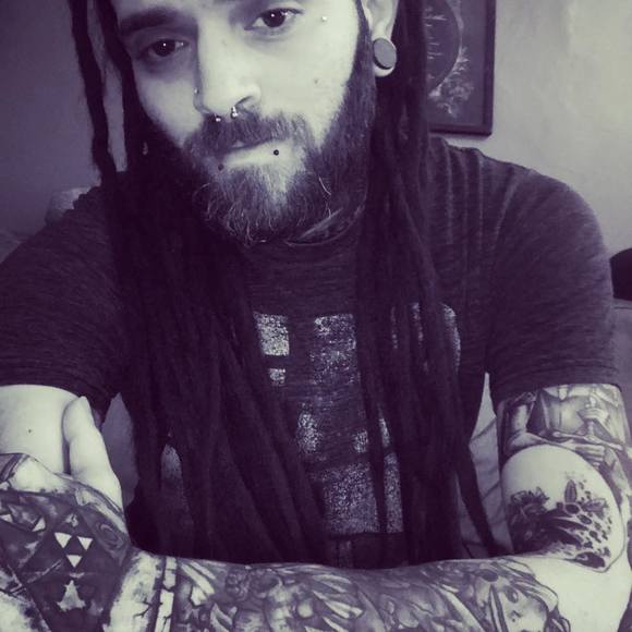 Profile Picture of William Thompson (@williamthomp216) on Poshmark