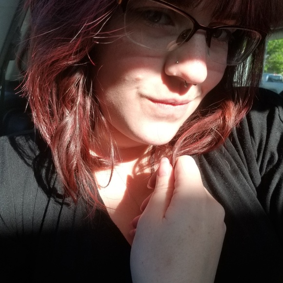 Profile Picture of Amanda Eldreth (@aeldreth) on Poshmark