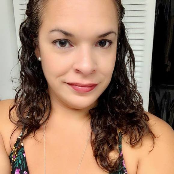 Profile Picture of Clarivette Almodovar (@calmod) on Poshmark