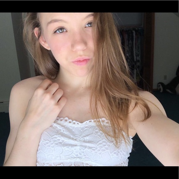 Profile Picture of Rebecca Kolbusz (@rebeccakol) on Poshmark