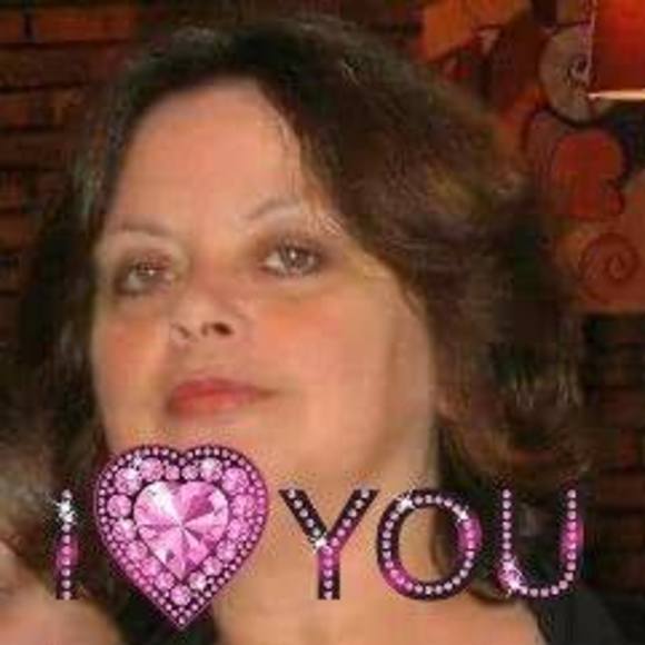 Profile Picture of Belinda Townson (@belindatownson) on Poshmark