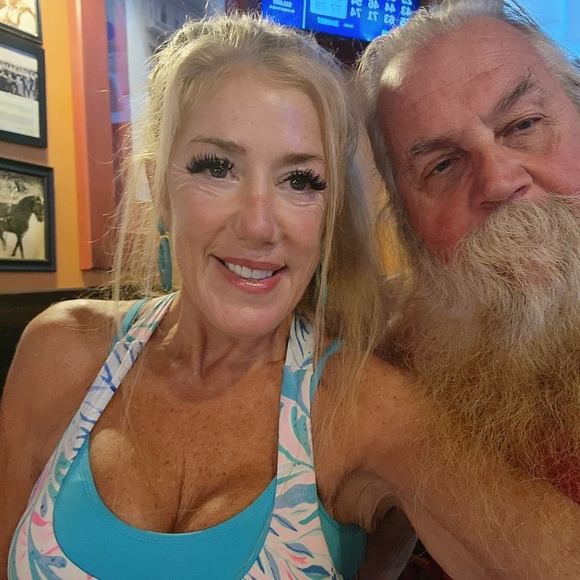 Sandra Simmler - Poshmark Profile Picture of Sandra Simmler (@sandybear1) on Poshmark