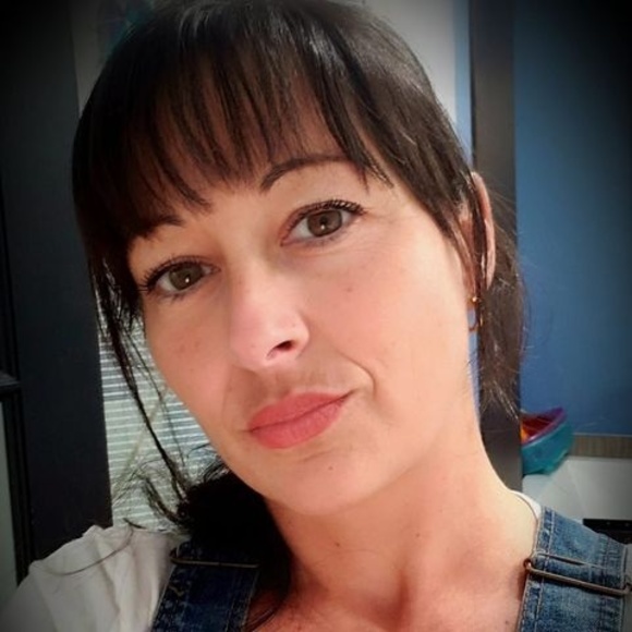 Profile Picture of Ivy Demaisonneuve (@idemaisonneuve) on Poshmark