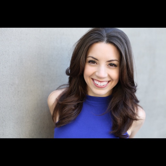 Profile Picture of Lauren Guerra (@lowar) on Poshmark
