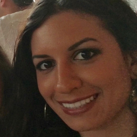 Profile Picture of Antonia Rozakis (@antoniarozakis) on Poshmark