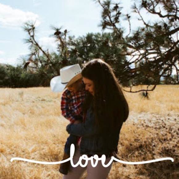 Profile Picture of Amy Mierau (@amyroo15) on Poshmark