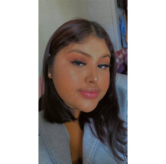 Profile Picture of Victoria Bonilla (@victoriabonilla) on Poshmark