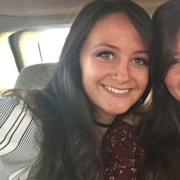 Profile Picture of Erin Ciampichini (@e_zizza) on Poshmark