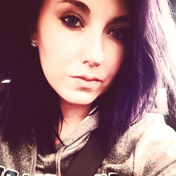 Profile Picture of Alexandra Zurek (@avery012014) on Poshmark