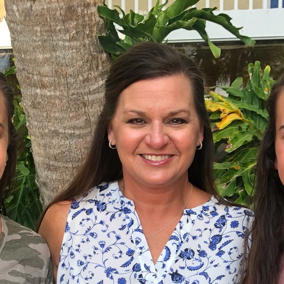 Profile Picture of Rana Raughton (@rpraughton) on Poshmark