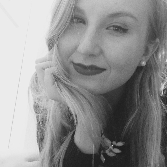 Profile Picture of Alexis Arden (@alexisa98) on Poshmark