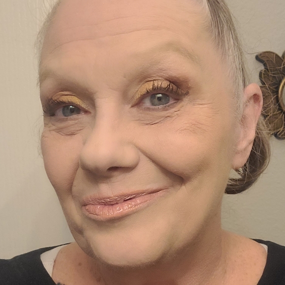 Profile Picture of Patti Luney (@digitmiss) on Poshmark