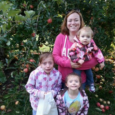 Profile Picture of Elizabeth Howerton (@threegirlsmom13) on Twitter