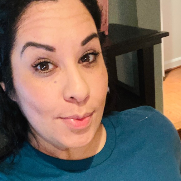 Profile Picture of Ana Wimbush (@anawimbush) on Poshmark