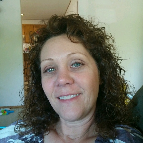 Profile Picture of April Thompson (@velocci64) on Poshmark