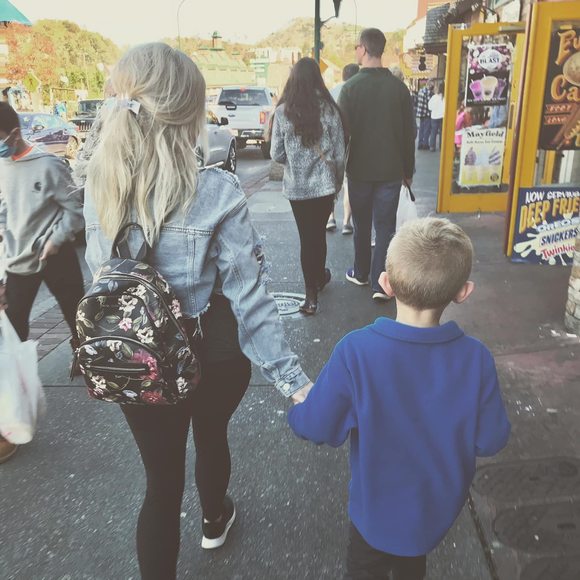 Profile Picture of Molly Atzinger (@mollyatzinger4) on Poshmark