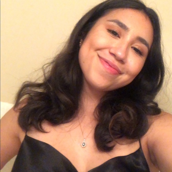 Profile Picture of Catherine Gonzalez (@catherine__) on Poshmark