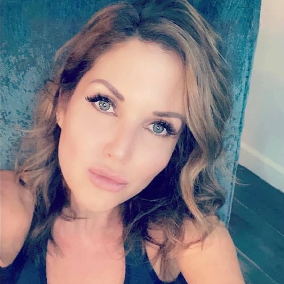 Profile Picture of Melissa Schaffer (@melissaerin3) on Poshmark