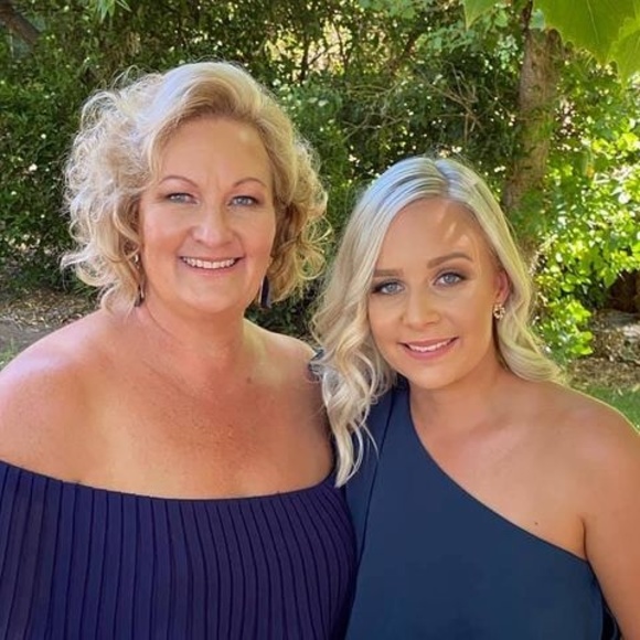 Profile Picture of Merridee Hutton (@clinchy67) on Poshmark