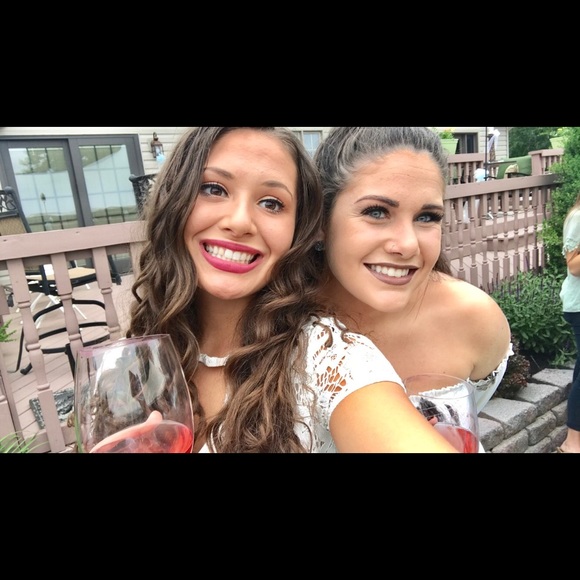 Profile Picture of Alexis Morabito (@alexism1996) on Poshmark