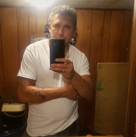 Profile Picture of Dale Cundiff (@dalecundiff) on Poshmark