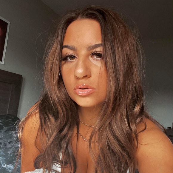 Profile Picture of Kayla Trifiletti (@kaylatrif) on Poshmark