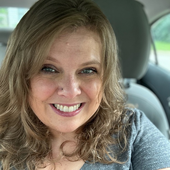 Profile Picture of Jennifer Kisrow (@jenniferk1979) on Poshmark
