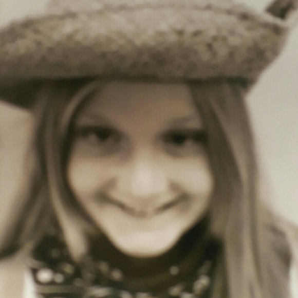 Profile Picture of Robyn Petrozza (@rpetrozza) on Poshmark