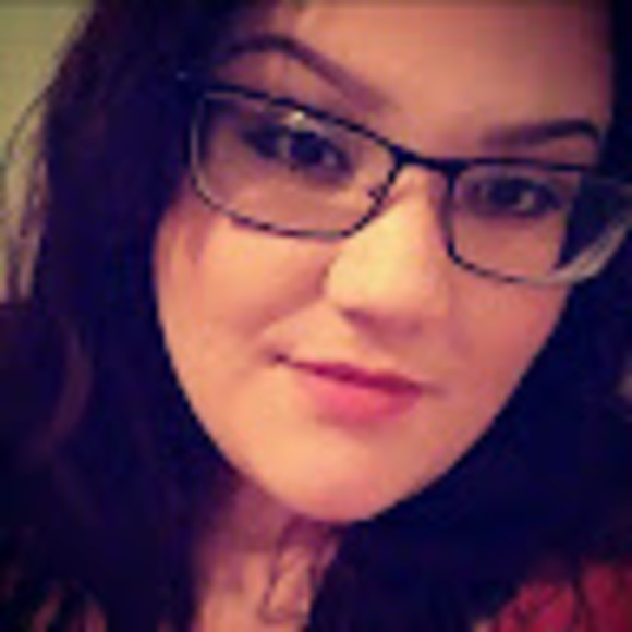 Profile Picture of Brianna Bennington (@briluees1994) on Poshmark