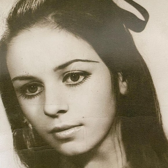 Nasrin Irani - Poshmark Profile Picture of Nasrin Irani (@saedi77) on Poshmark