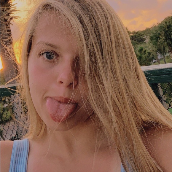 Profile Picture of Zadie Plager (@zaplager) on Poshmark